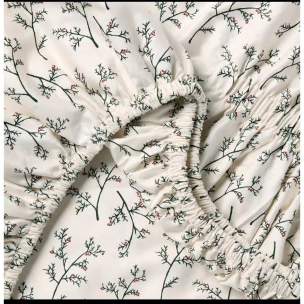 Full 400 Thread Count Holiday Performance Sheet Set Holly - Threshold - Picture 4 of 6